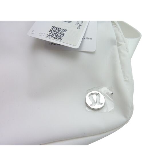 NWT Lululemon Everywhere Belt Bag - Picture 2 of 5